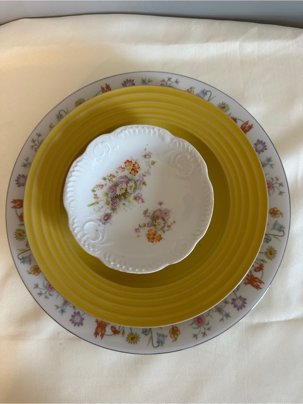 Garden Flower Glass Art Floral With Yellow Center Plate/Floral Center Bowl